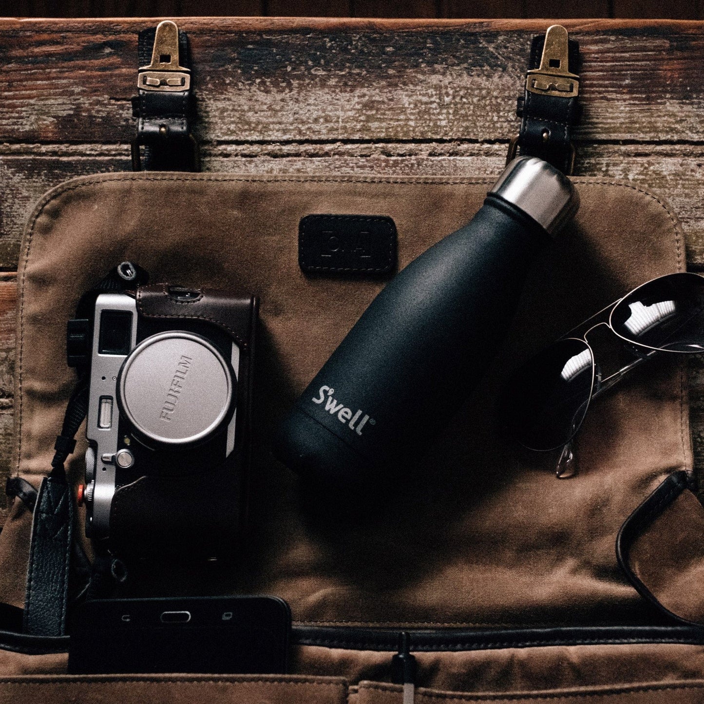 original-bottle-9oz-g8 Swell-Water-Bottle-9oz-Black-Onyx-LifeStyle.jpg