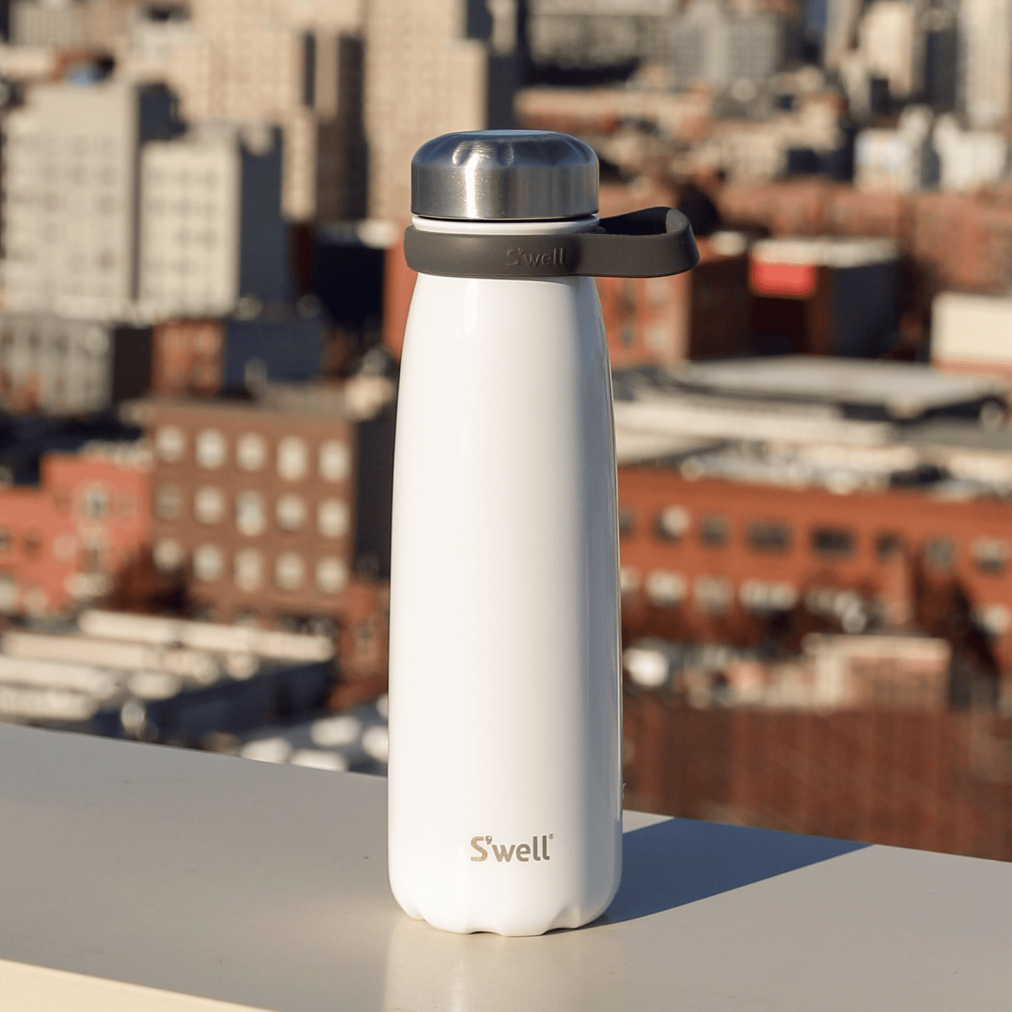 traveler-40oz-y8 Swell-Water-Bottle-Traveler-40oz-White-Angel-Food-Lifestyle.png