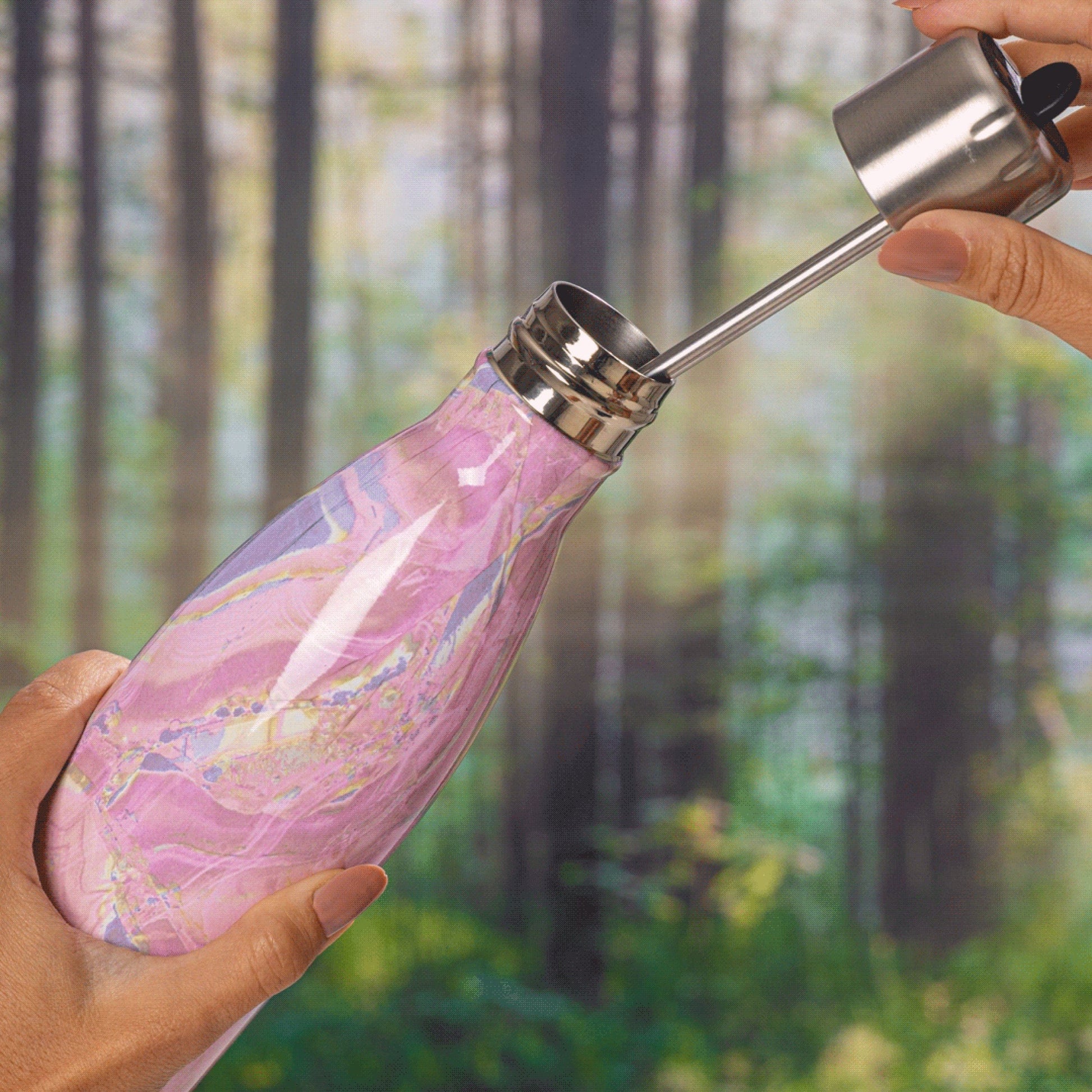 original-bottle-with-flip-straw-cap-17oz-f9 Swell-Water-Bottle-With-Straw-17oz-Pink-Geode-Rose-LifeStyle.jpg