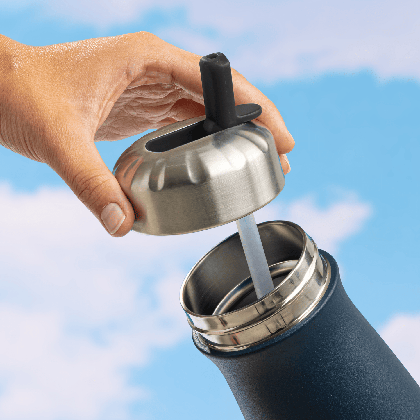 traveler-flip-straw-lid-e5 Swell_Flip_Straw_Cap_Traveler-Straw-Down-Bottle-1.png